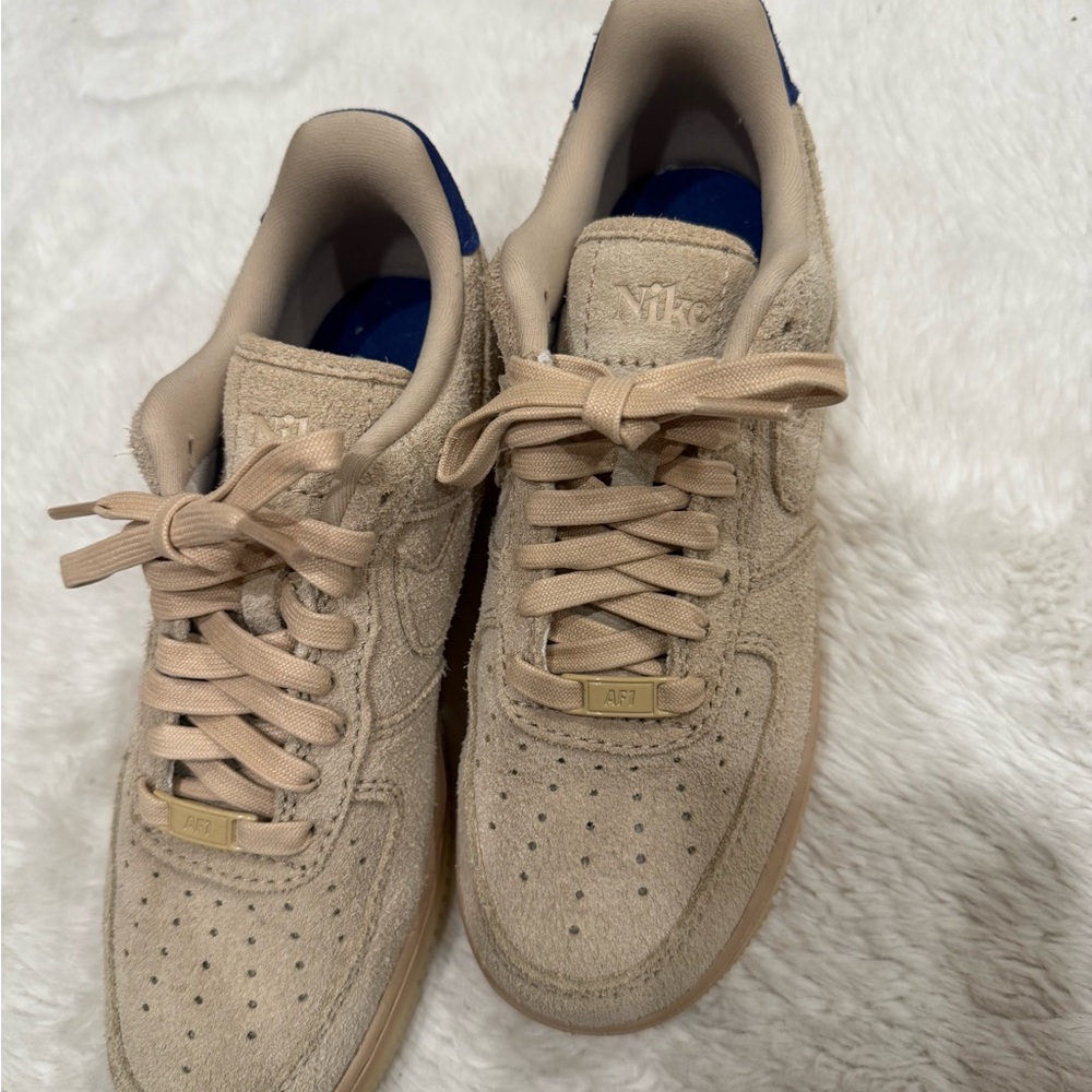 Nike Tan Suede Sneakers with Blue Accents size 9